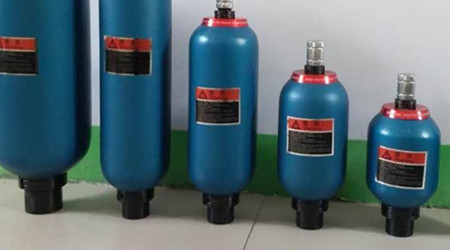 清理隔膜式蓄能器時需注意哪些事項(xiàng)？